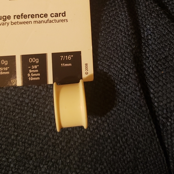 Gold/ Cream Plug - Picture 3 of 3